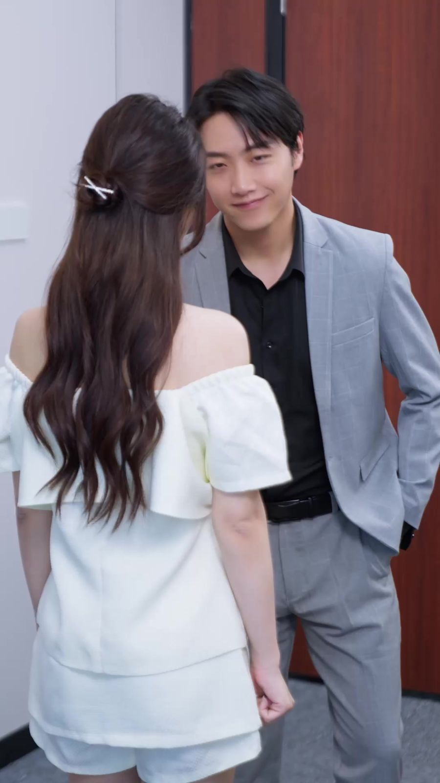 呼叫年轻女护士的治疗